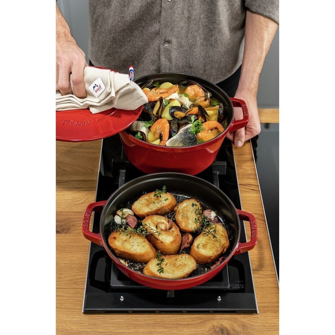 Staub La Cocotte apvali ketaus kepimo forma – 3 dalių rinkinys 4 Staub La Cocotte apvali ketaus kepimo forma – 3 dalių rinkinys 4
