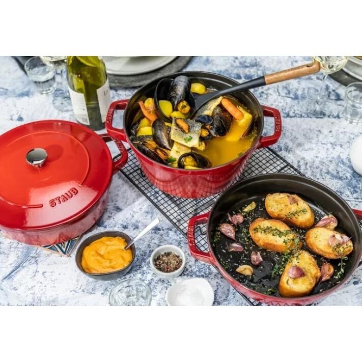 Staub La Cocotte apvali ketaus kepimo forma – 3 dalių rinkinys 3 Staub La Cocotte apvali ketaus kepimo forma – 3 dalių rinkinys 3